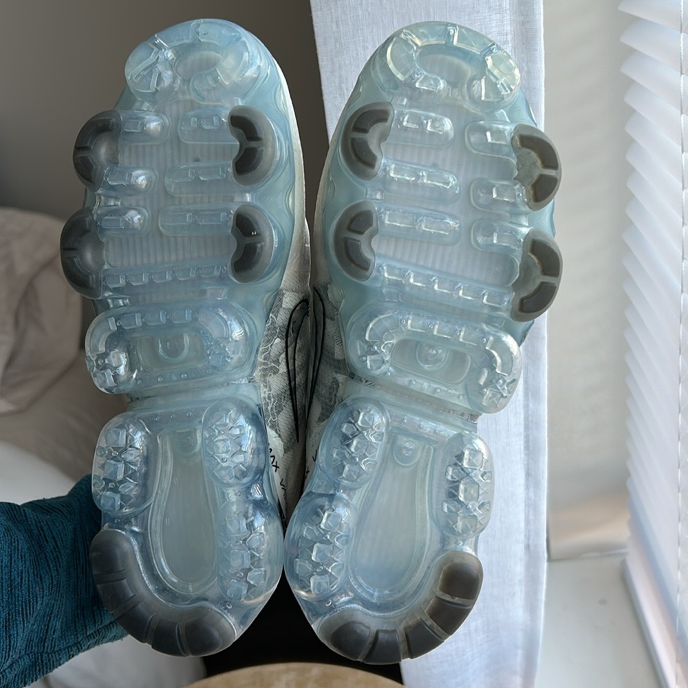 Nike Air VaporMax Running Shoes - Picture 9 of 17